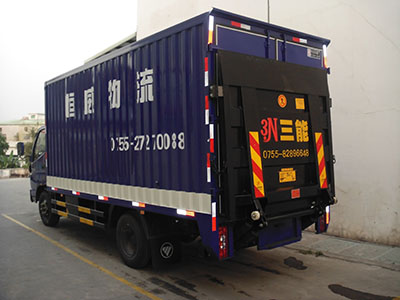 小型尾板貨車，靈活運輸，輕松應(yīng)對各種場景